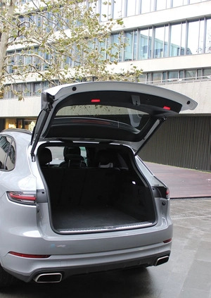 Porsche Cayenne cena 289900 przebieg: 59700, rok produkcji 2018 z Obrzycko małe 781